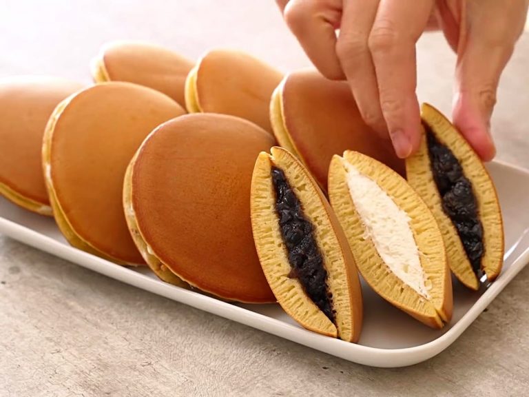 Dorayaki Recipe or Doraemon's Dora Cake (Step by Step)